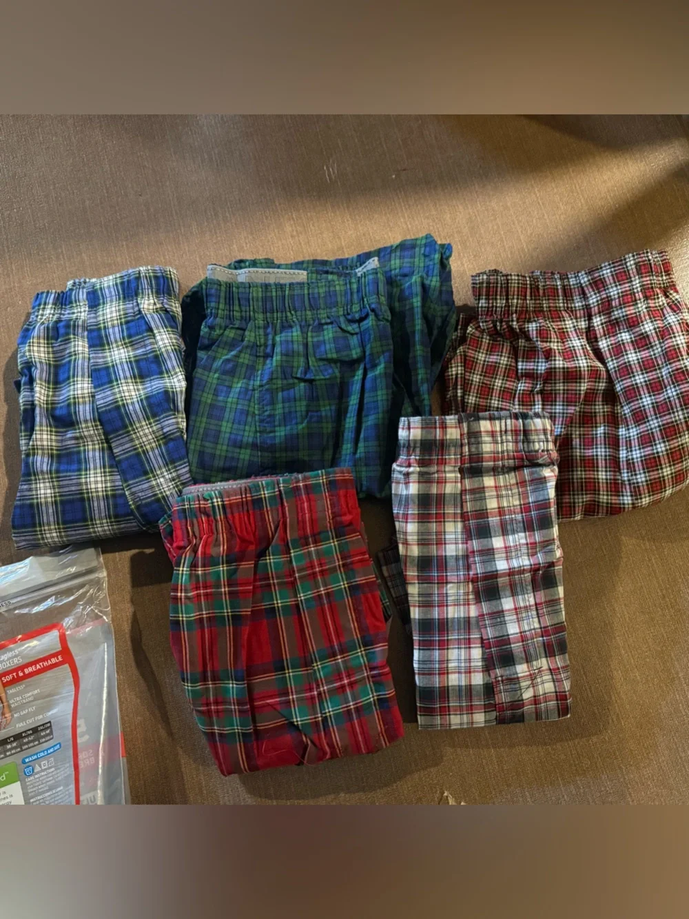 Hanes 5 Pack Tagless Boxers Mens M 32-34 Soft Comfort Plaid Red Green Colorful